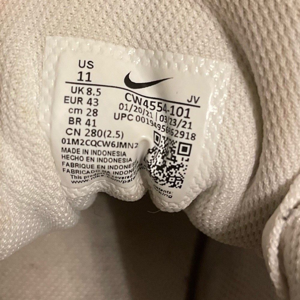 Nike White on‎ White Sneakers Size 11 - Picture 4 of 4